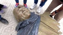 A Bolívia se liberta: Busto de Evo é totalmente destruído (veja o vídeo)