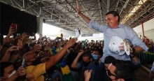 Em clima de final de Copa do Mundo, Bolsonaro é recebido por multidão em Sergipe (veja o vídeo)