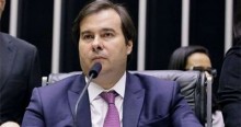 Irritado com pergunta, Maia esbraveja e abandona entrevista (veja o vídeo)