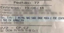 Caixa de restaurante ofende cliente em comanda e é demitido: “o animal não sabe onde mora”