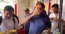 AO VIVO: Mau tempo obriga Bolsonaro a fazer parada em Sergipe, come pastel e é festejado (veja o vídeo)