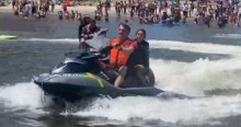 Imagens fortes para o horário nobre da TV (não veja o vídeo): Bolsonaro de Jet ski surpreende banhistas em SC