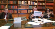 Com o comprovante nas mãos, Bolsonaro desmente “mídia do ódio” e afirma que mãe tomou a vacina de Oxford (veja o vídeo)