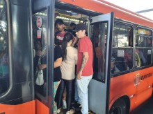 Governadores e prefeitos mantêm medidas restritivas, mas ignoram aglomerações nos transportes públicos (veja o vídeo)
