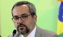 Weintraub revela absurdos encontrados em material didático que era oferecido para crianças de 10 a 12 anos (veja o vídeo)
