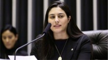 “Se a urna eletrônica é tão confiável, qual é o medo do voto impresso auditável?”, questiona deputada (veja o vídeo)