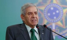 General Heleno sobe o tom e detona a postura de jornalistas da CNN: "Constrangedor!"