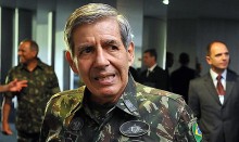 General Heleno sobe o tom, vem à público e detona colunista do Estadão