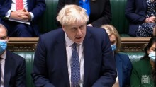 Boris Johnson confessa "erro" e pode deixar o cargo a qualquer momento (veja o vídeo)