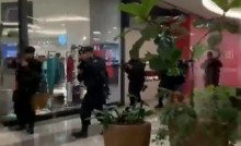 Assaltantes fazem limpa em joalheria e causam pânico em Shopping (veja o vídeo)