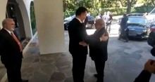 Pacheco é flagrado recepcionando com um abraço o ex-presidiário e toda a sua trupe (veja o vídeo)