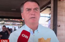 Bolsonaro come pastel e “janta” a CNN (veja o vídeo)