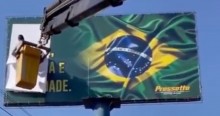 Em SC, justiça manda apagar frase patriótica em outdoors com bandeira do Brasil e gera revolta (veja o vídeo)