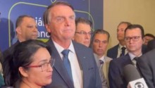 Bolsonaro interrompe entrevista, busca venezuelana e pede que ela relate como era a vida no seu país natal (veja o vídeo)