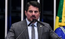 Senador consegue assinaturas suficientes e CPI deve ser criada para acabar com a farra dos institutos de pesquisa