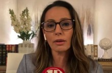 Em represália a “censura” imposta pelo TSE, Ana Paula Henkel faz inusitado protesto ao vivo (veja o vídeo)