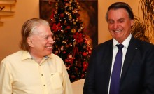 Em claro recado a Globo, Bolsonaro renova concessão do SBT