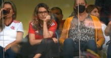 Janja vê derrota do Flamengo no estádio, é chamada de 'pé frio' e vira meme nas redes
