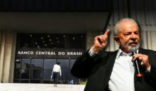 Ataque de Lula ao Banco Central faz dólar disparar e bolsa recuar