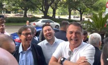 AO VIVO: Bolsonaro conta piada em frente do hotel em Buenos Aires e incomoda a esquerda (veja o vídeo)