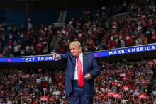 Trump inicia campanha eleitoral com discurso corajoso, convocando apoiadores