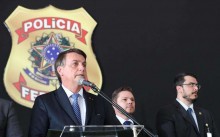Bolsonaro ignora decisão da PF
