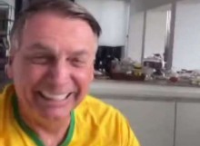Bolsonaro faz aparição inesperada antes da manifestação (veja o vídeo)