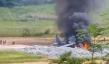 URGENTE: Avião da PF cai, dois agentes morrem e imagens são chocantes (veja o vídeo)