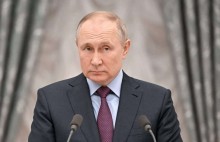 Vladimir Putin reeleito com quase 90% dos votos em eleição contestada pela oposição