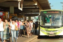 Ator interpreta Jesus e emociona a todos em terminal de ônibus em Goiânia (veja o vídeo)