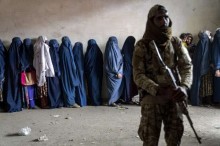 Talibã anuncia retomada de punições brutais contra mulheres no Afeganistão