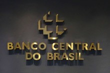 Relator da PEC que prevê autonomia para o Banco Central, senador Plínio Valério enquadra governo Lula