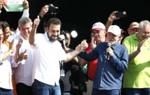 O “batom na cueca” no show em que Lula pediu votos para Boulos