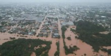 'A capacidade do governo de subestimar a prevenção de desastres é um espetáculo de horrores e falta de empatia', afirma senador