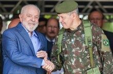 Lula diminui o número de armas particulares de PMs e BMs e o Exército estranhamente excluiu o Legislativo do debate