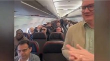 Reação da população a perseguição contra Bolsonaro é percebida no voo de retorno de SC (veja o vídeo)