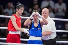 Mais uma atleta é derrotada por boxeadora acusada de ser trans e protesta em frente à câmeras de todo o mundo (veja o vídeo)