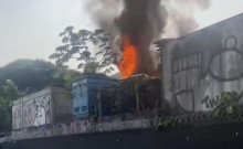 Incêndio devasta prédio histórico no Rio (veja o vídeo)