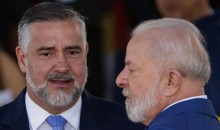 Ministro de Lula que divulga com frequência “fake news”, pede repressão policial contra “fake news”