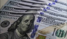 Dólar volta a subir