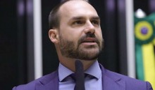 Enfim, Eduardo Bolsonaro topa se "sacrificar"