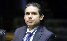 A covardia de Hugo Motta diante do escândalo do INSS