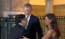 Presidente da Colômbia, Gustavo Petro, passa vergonha ao tentar beijar a rainha da Espanha (veja o vídeo)