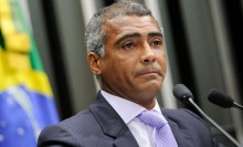 Romário tem salário penhorado e reclama que vai faltar dinheiro para sua “sobrevivência”