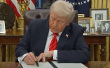 Trump assina ordem de tarifaço contra o governo Lula e cita o ministro Alexandre de Moraes