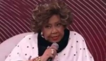 Ao vivo na Globo, Alcione diz que fará "macumbinha" contra Trump