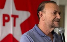 Presidente do PT, preposto de Lula, agride brutalmente Trump e piora a situação do Brasil