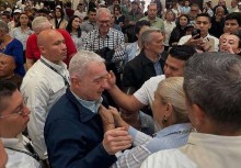 Livre, Uribe agradece solidariedade e promete lutar pela liberdade do povo colombiano