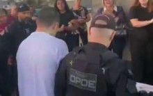 Preso do 8 de janeiro vai ao velório da avó e é impedido de abraçar a própria mãe (veja o vídeo)