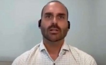 “Por que vou fazer acordo com a pessoa que quer matar meu pai?”, questiona Eduardo sobre o PL da Dosimetria (veja o vídeo)